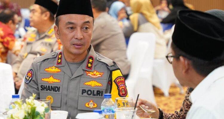 Kapolda Sumsel, Irjen Pol Sandi Nugroho, saat bincang santai dengan jurnalis di acara Buka Bersama, Jum'at (27/2/26). Fhoto: Istimewa