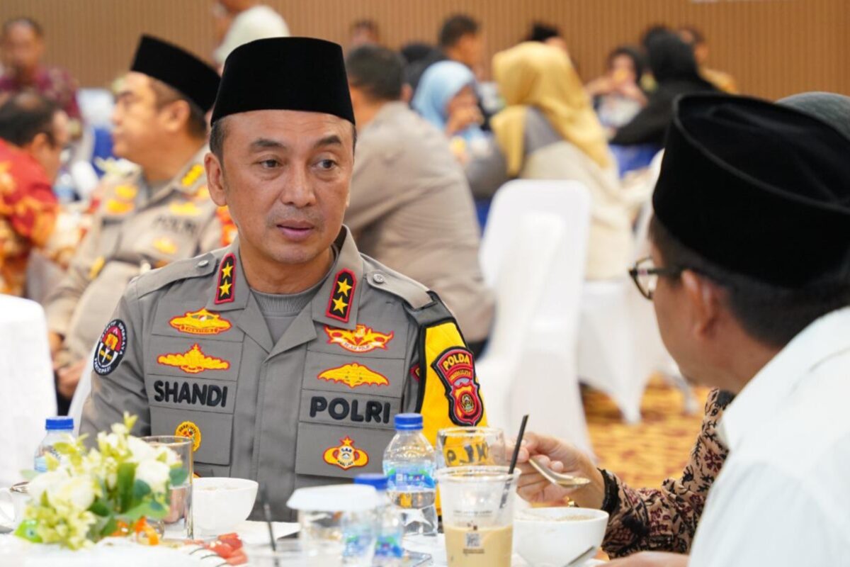 Kapolda Sumsel, Irjen Pol Sandi Nugroho, saat bincang santai dengan jurnalis di acara Buka Bersama, Jum'at (27/2/26). Fhoto: Istimewa