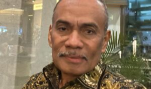 Prof DR La Ode Husen, SH, M.Hum