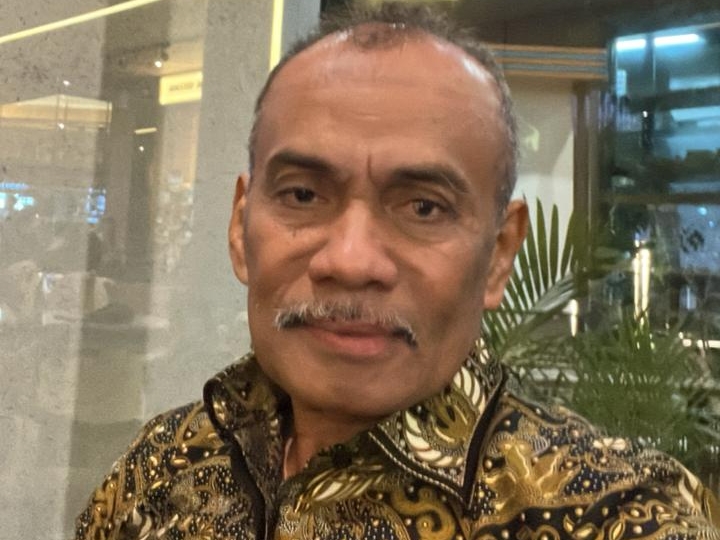 Prof DR La Ode Husen, SH, M.Hum