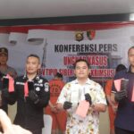 Direktur Reskrimsus Polda Sumsel, Kombes Pol Doni Satrya Sembiring, didampingi Kasubbid Penmas, Kompol I Putu Suryawan, saat Konferensi pers, Kamis (2/4/26). Fhoto: Istimewa