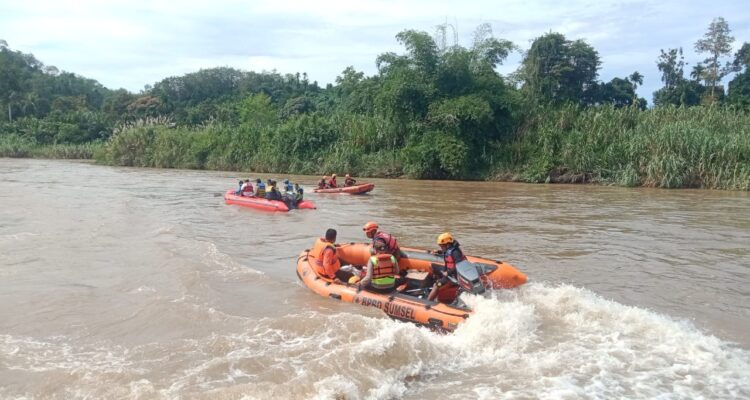 Tim SAR gabungan sisir sungai Komering, cari bocah 2 yang tenggelam, Jum'at (10/4/26). Fhoto: Humas Basarnas Palembang