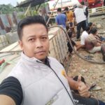 Kasubdit IV Tipidter Ditreskrimsus Polda Sumsel, AKBP Ahmad Budi Martono SIK MH, didampingi Kanit II Tipidter Kompol M Indra Parameswara SIK, MH, serta Kasat Reskrim Polres Musi Rawas AKP Redho SH, petugas menyita puluhan ton BBM olehan dan mengamankan para pelaku, Selasa (21/4/26).Fhoto: Istimewa