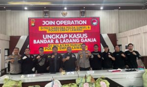 Direktur Reserse Narkoba Polda Sumsel, Kombes Pol Yulian Perdana, bersama Kapolres Empat Lawang, AKBP Abdul Aziz Septiadi, saat konferensi pers, Jum'at (24/4/26). Fhoto: Istimewa