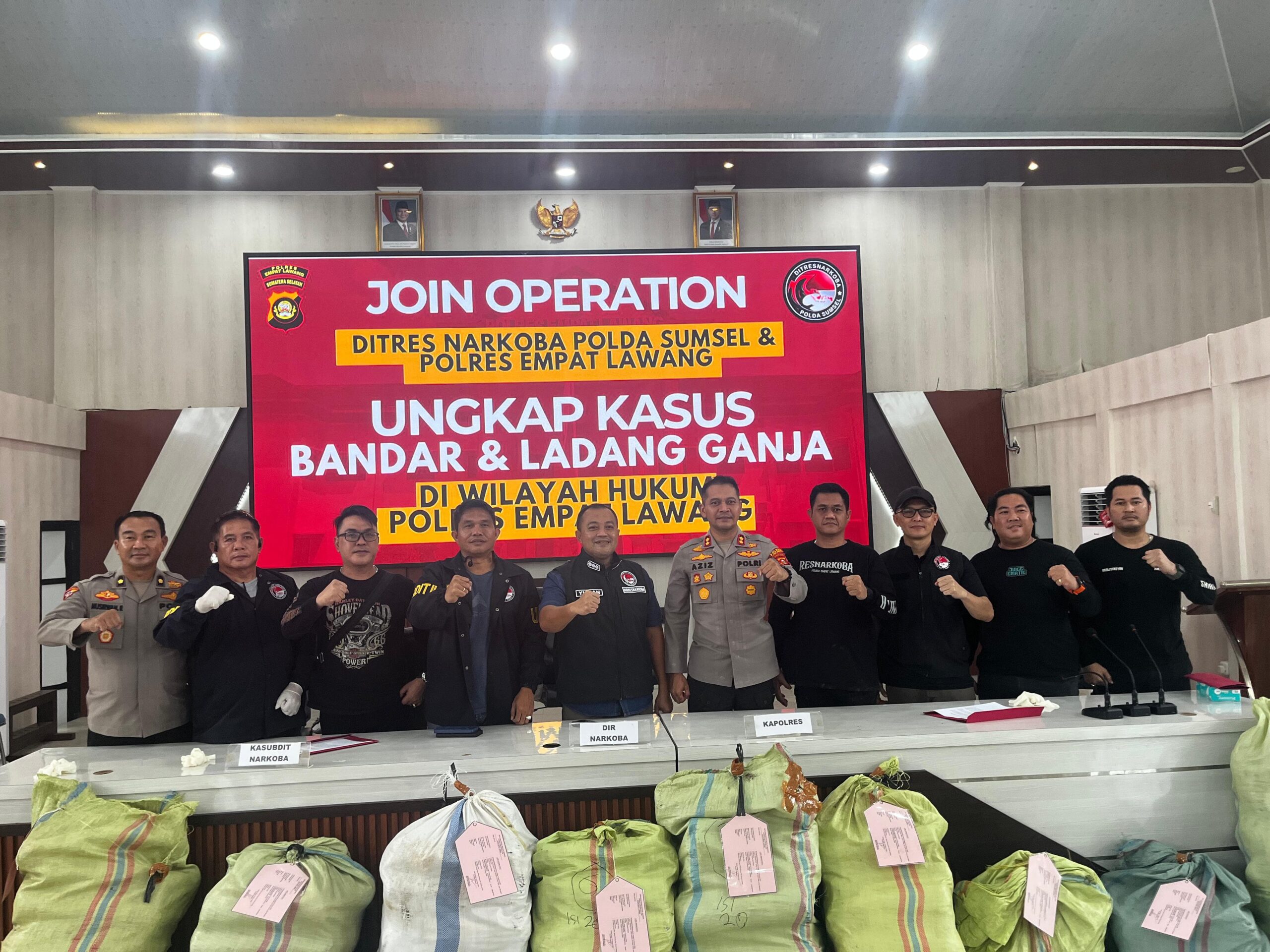 Direktur Reserse Narkoba Polda Sumsel, Kombes Pol Yulian Perdana, bersama Kapolres Empat Lawang, AKBP Abdul Aziz Septiadi, saat konferensi pers, Jum'at (24/4/26). Fhoto: Istimewa