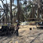 Polisi lakukan pemasangan Police Line area kebakaran sumur minyak Ilegal di HGU PT Hindoli, Keluang, Muba, Rabu (2/4/26). Fhoto: Istimewa