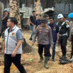 Dirkrimsus Polda Sumsel, Kombes Pol Dony Satrya Sembiring, turun langsung bersama Tim Gabungan, Tertibkan Sumur Minyak Ilegal di Muba. Fhoto: Istimewa