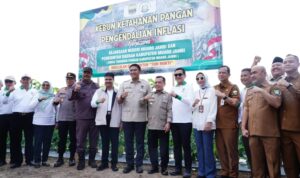 Wakil Menteri Pertanian RI sekaligus Ketua Umum DPN HKTI, Sudaryono, bersama Direktur Keuangan & Umum Pusri, Eric J. Rachman, dalam acara Temu Kader dan Pelantikan DPD HKTI se-Provinsi Jambi (20-21 April 2026)