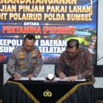 Kapolda Sumsel, Irjen Pol Sandi Nugroho dan Manager Pertamina saat menandatangani perjanjian pinjam pakai lahan, Kamis (21/5/26). Fhoto: Istimewa