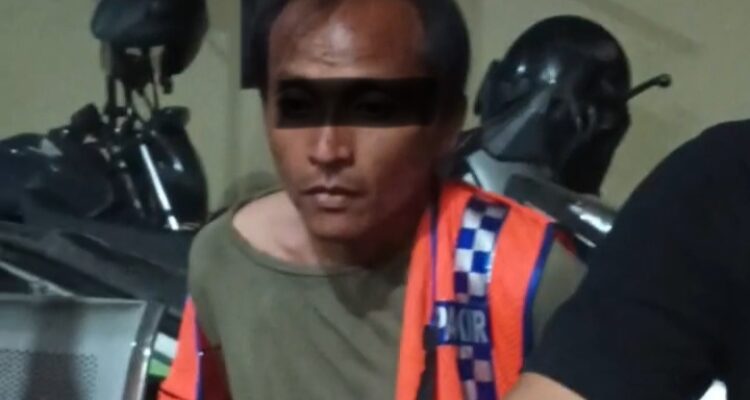 Pelaku Curanmor berinisial SF, saat diserahkan ke Polsek Talang Kelapa. Fhoto: Istimewa