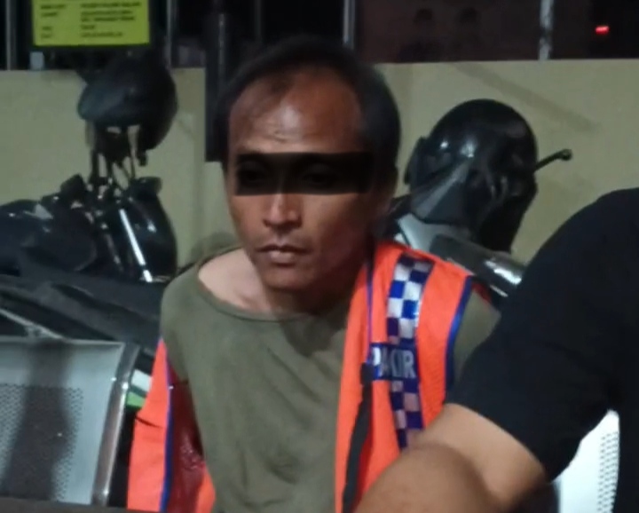 Pelaku Curanmor berinisial SF, saat diserahkan ke Polsek Talang Kelapa. Fhoto: Istimewa
