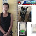 Pelaku berinisial DA dan barang bukti yang berhasil diamankan Ditresnarkoba Polda Sumsel. Fhoto: Istimewa