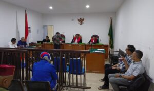 Penggugat, Zulhanan dan Edward didampingi kuasa hukum Sihat Judin, SH, MH dan M. Daud Dahlan, SH, MH, tampak hadir di persidangan. Fhoto: Istimewa