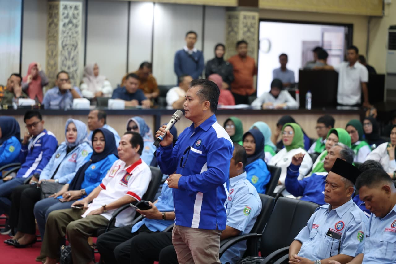 Perwakilan Buruh Sumsel, saat menyampaikan aspirasinya di hadapan Kapolda Sumsel, dan Forkopimda Sumsel, di acara Sarasehan May Day 2026, Jum'at (1/5/26).Fhoto: Istimewa