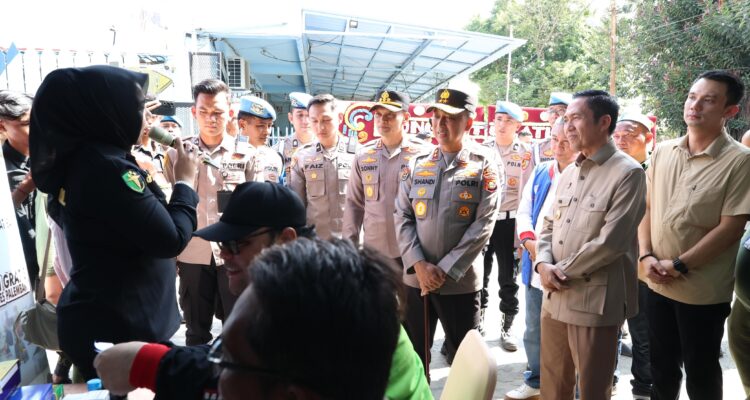 Irjen Pol Sandi Nugroho didampingi Kapolrestabes Palembang, Kombes Pol Sonny Mahar Budi Adityawan, dan Wako Palembang, Ratu Dewa saat meresmikan Kedai ADO Presisi, Selasa (5/5/26). Fhoto: Istimewa