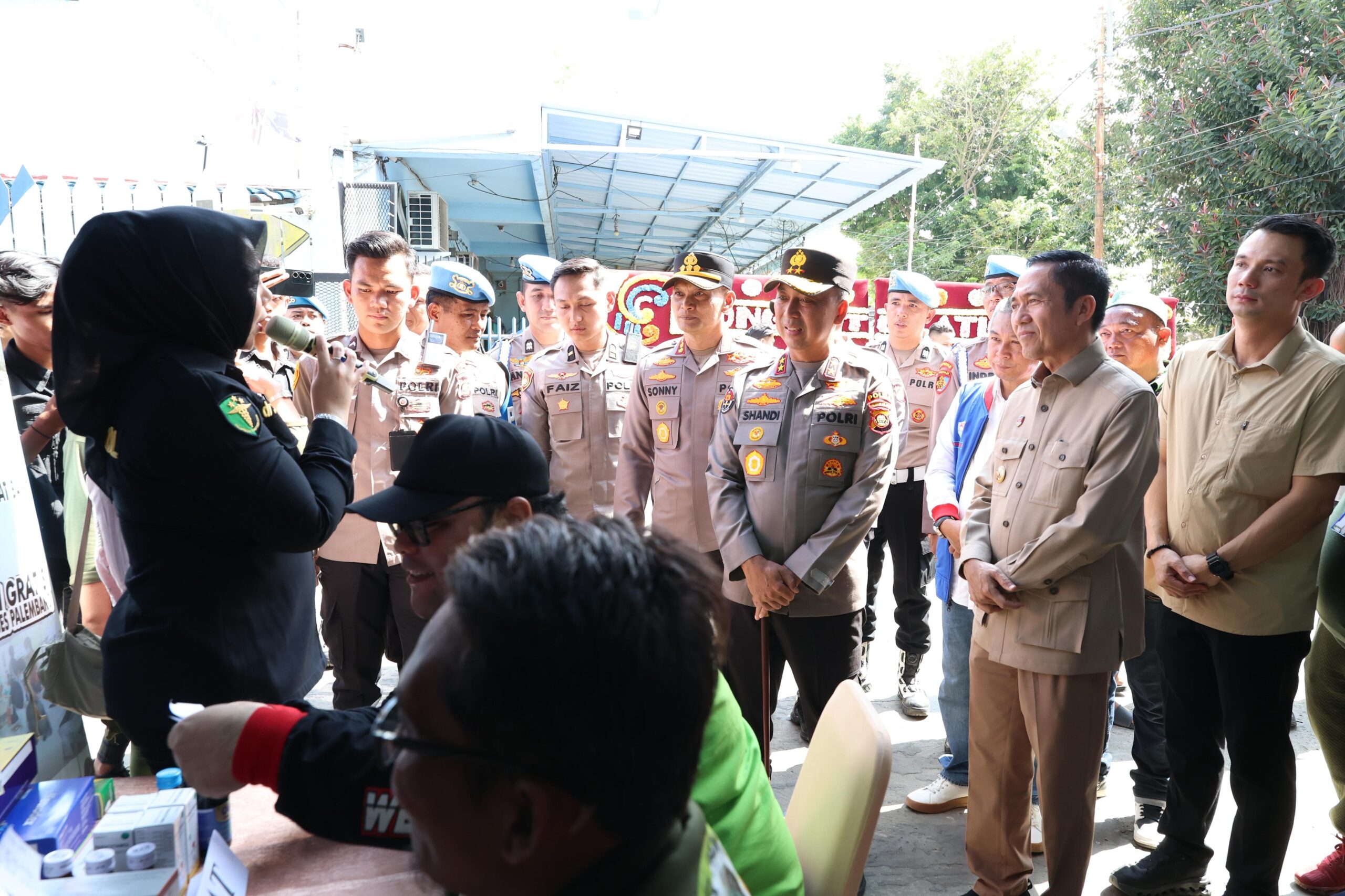Irjen Pol Sandi Nugroho didampingi Kapolrestabes Palembang, Kombes Pol Sonny Mahar Budi Adityawan, dan Wako Palembang, Ratu Dewa saat meresmikan Kedai ADO Presisi, Selasa (5/5/26). Fhoto: Istimewa