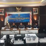 Komandan Lanal Palembang, Kolonel Laut (P) Arry Hendrawan, pimpin pres release dengan awak media, Selasa (5/5/26). Fhoto: Istimewa