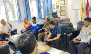 Pihak PT GSM saat di panggil Ditpolairud Polda Sumsel dan APH lainnya, bahas kejadian Tongkang tabrak jembatan Sungai Lilin, Rabu (6/5/26). Fhoto: Suherman