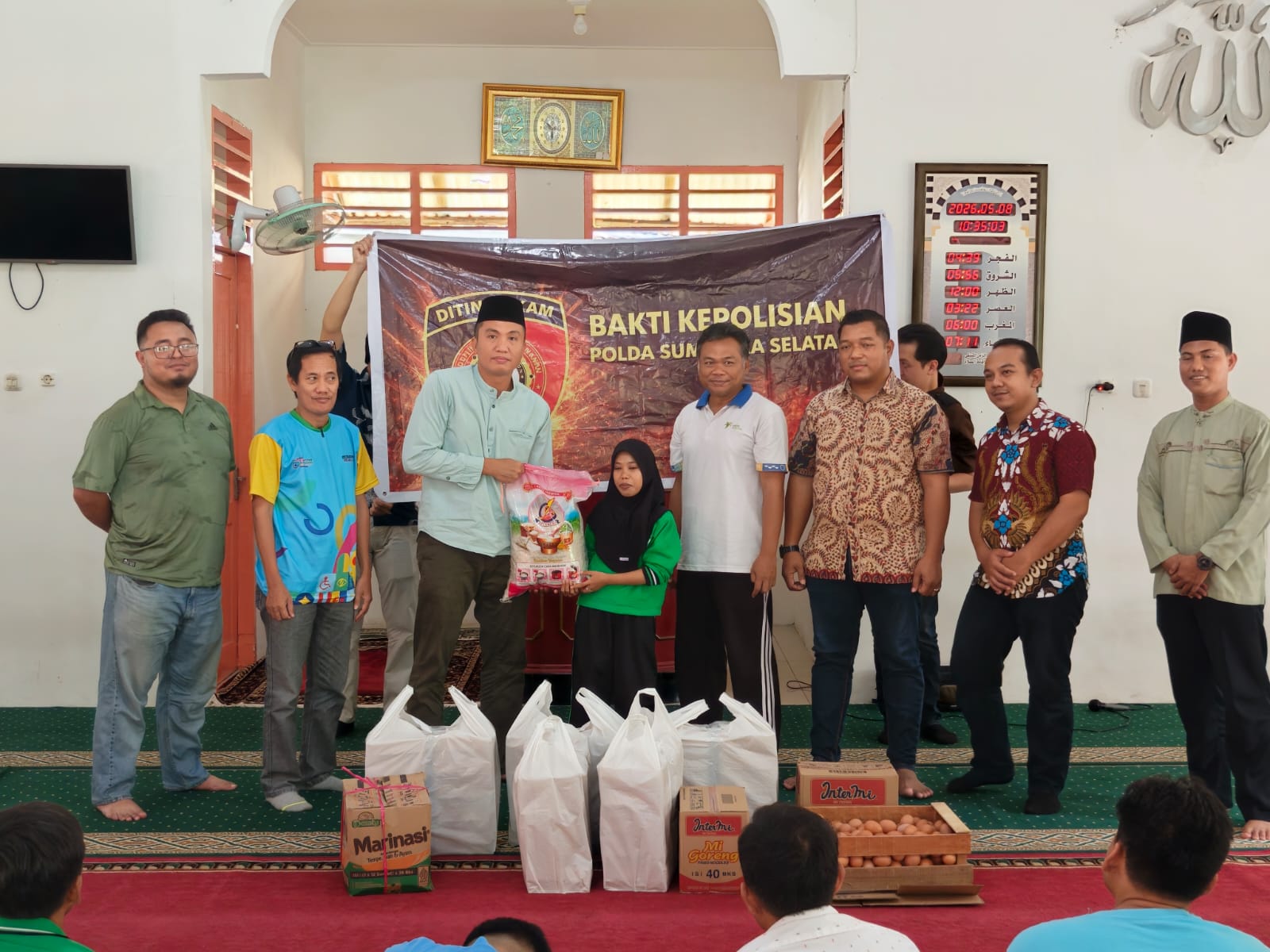 Kasubdit V Dit Intelkam Polda Sumsel, Kompol Andi Kusuma Jaya, S.S.T., MH., M.Mar, saat memberikan bantuan sosial kepada Perwakilan Sentra Budi Perkasa, Jum'at (8/5/26). Fhoto: Istimewa Kasubdit V Dit Intelkam Polda Sumsel, Kompol Andi Kusuma Jaya, S.S.T., MH., M.Mar, saat memberikan bantuan sosial kepada Perwakilan Sentra Budi Perkasa, Jum'at (8/5/26). Fhoto: Istimewa