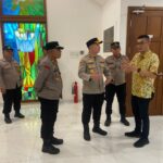 Wakapolres Tangerang Selatan, Kompol Muchammad Tri Yandi Permana, tinjau pengamanan ibadah Kenaikan Yesus Kristus di Gereja Katolik St. Perawan Maria Benteng Gading, Pagedangan, Kamis (14/5/2026). Fhoto: Istimewa