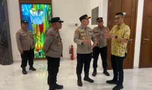 Wakapolres Tangerang Selatan, Kompol Muchammad Tri Yandi Permana, tinjau pengamanan ibadah Kenaikan Yesus Kristus di Gereja Katolik St. Perawan Maria Benteng Gading, Pagedangan, Kamis (14/5/2026). Fhoto: Istimewa Wakapolres Tangerang Selatan, Kompol Muchammad Tri Yandi Permana, tinjau pengamanan ibadah Kenaikan Yesus Kristus di Gereja Katolik St. Perawan Maria Benteng Gading, Pagedangan, Kamis (14/5/2026). Fhoto: Istimewa