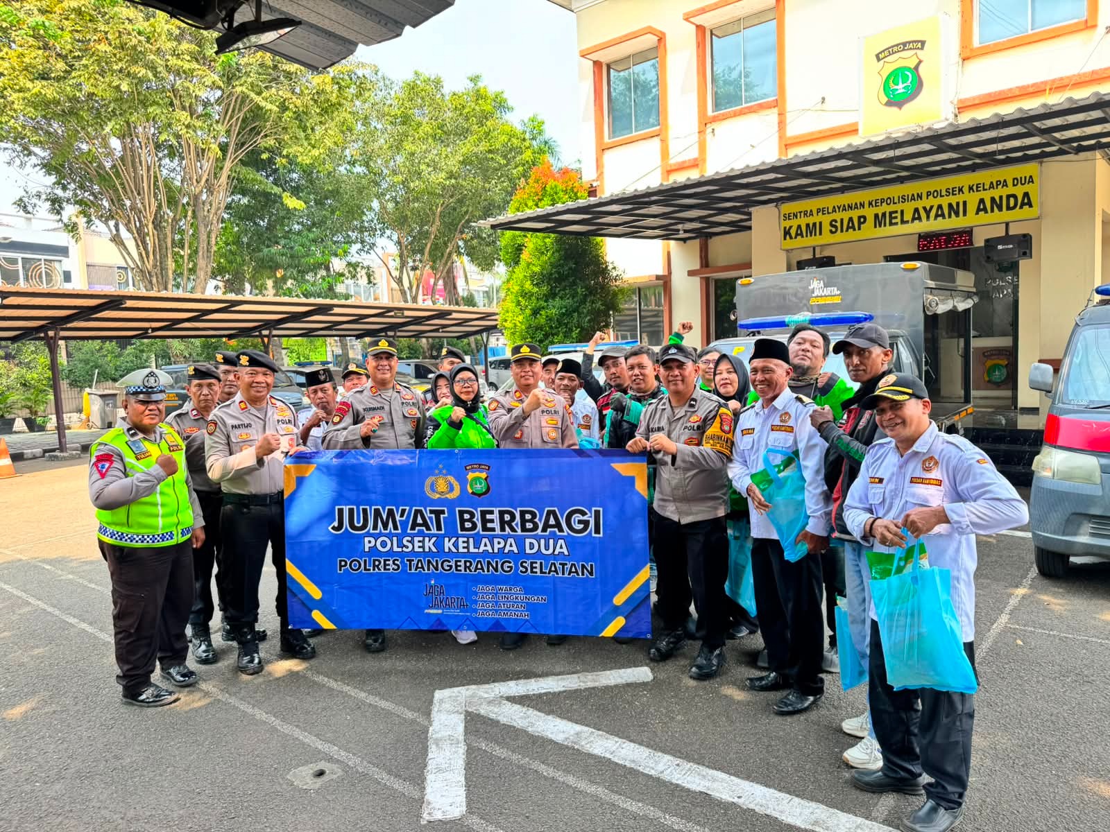 Polsek Kelapa Dua Gandeng Ojol dan Pokdar Kamtibmas berbagai berkah, Jum'at (15/5/26). Fhoto: Istimewa