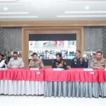 Kepala Biro Laboratorium Kedokteran dan Kesehatan Pusdokkes Polri, Brigjen Pol Dr. dr. Sumy Hastry Purwanty, bersama Wakapolda Sumsel, Brigjen Pol Rony Samtama saat memberikan keterangan Pers, Jum'at (15/5/26). Fhoto: Istimewa