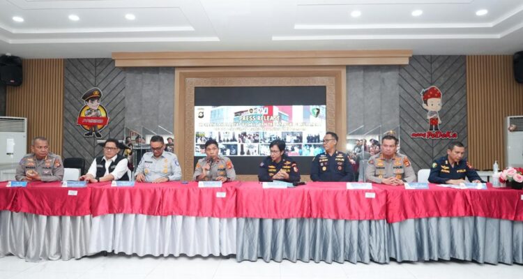 Kepala Biro Laboratorium Kedokteran dan Kesehatan Pusdokkes Polri, Brigjen Pol Dr. dr. Sumy Hastry Purwanty, bersama Wakapolda Sumsel, Brigjen Pol Rony Samtama saat memberikan keterangan Pers, Jum'at (15/5/26). Fhoto: Istimewa