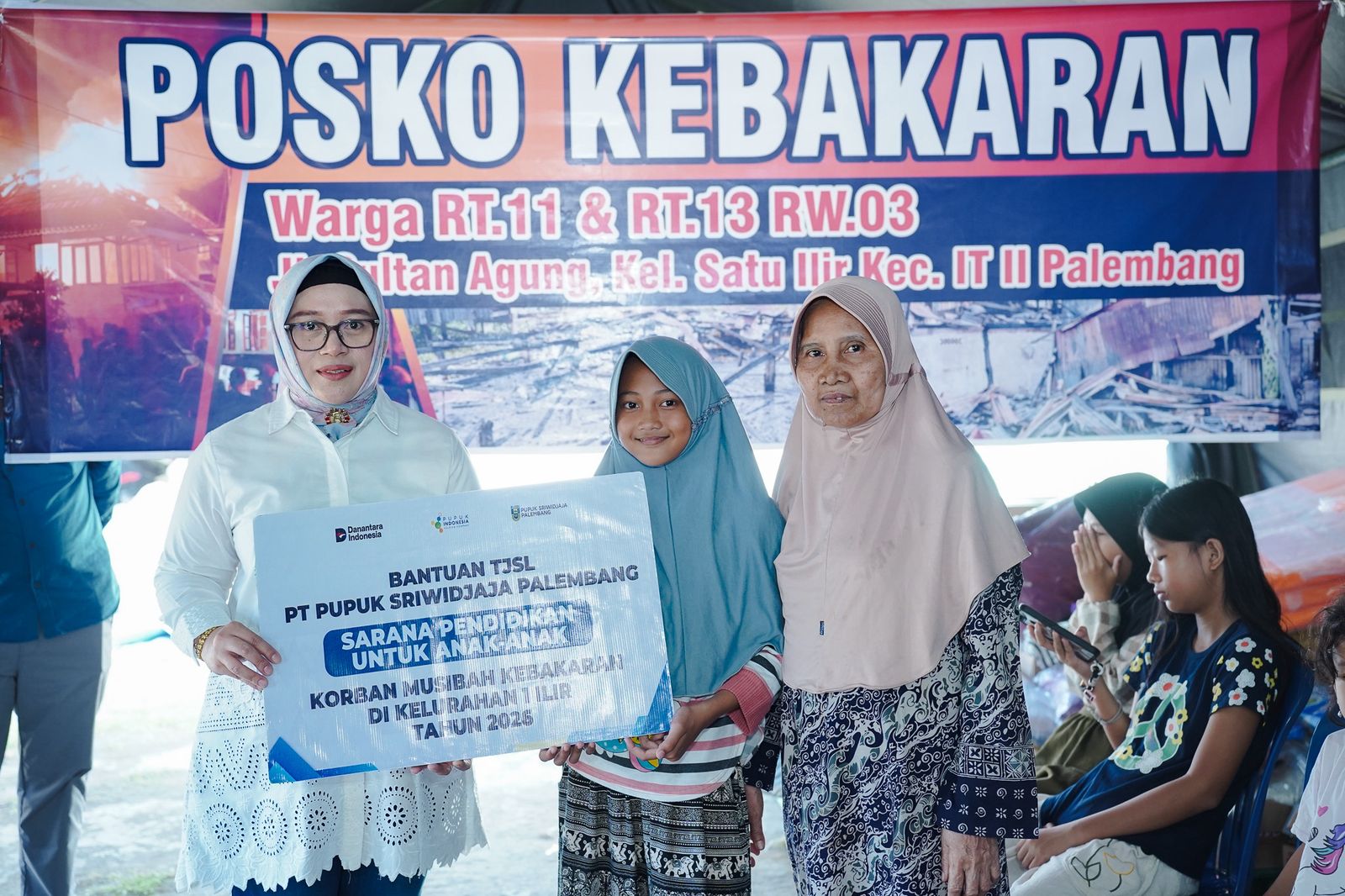 Pasca-Kebakaran 1 Ilir, Pusri Pasok Sarana Belajar Anak Sekolah