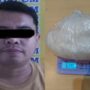 Tersangka MN (31) dan barang bukti narkoba jenis sabu, yang berhasil diamankan Ditresnarkoba Polda Sumsel. Fhoto: Suherman