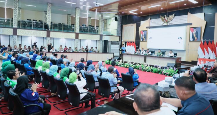 Kapolda Sumsel , Irjen Pol Sandi Nugroho, dan Forkopimda Sumsel, hadiri Sarasehan Dialogis yang berlangsung hangat dan penuh solusi di Auditorium Graha Bina Praja, Jumat (1/5/2026). Fhoto: Istimewa