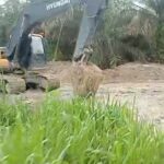 Salah satu alat berat jenis Excavator yang di gunakan milik pengusaha Galian C di KM 11 Bayung Lencir, Muba. Fhoto: Istimewa