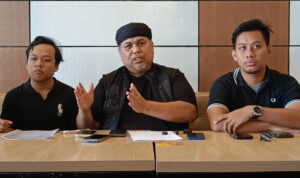 Kuasa hukum YGMS, Adv. Idasril Faisal Tanjung, SE SH, MH MM, saat konferensi pers dengan awak media, Senin (1/6/26). Fhoto: Suherman