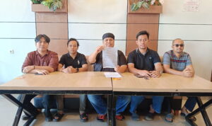 Kuasa hukum YGMS Adv Idasril Faisal Tanjung SE SH MH MM bersama Tim SPPG Betung saat konferensi pers dengan awak media, Senin (1/6/26). Fhoto: Suherman
