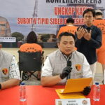 Wadir Krimsus Polda Sumsel, AKBP Listiyono didampingi Kasubdit V Siber, AKBP Dwi Utomo, dan Kasubdit Penmas, Kompol I Putu Suryawan saat konferensi pers di Gedung Presisi Polda Sumsel, Selasa (2/6/26). Fhoto: Suherman