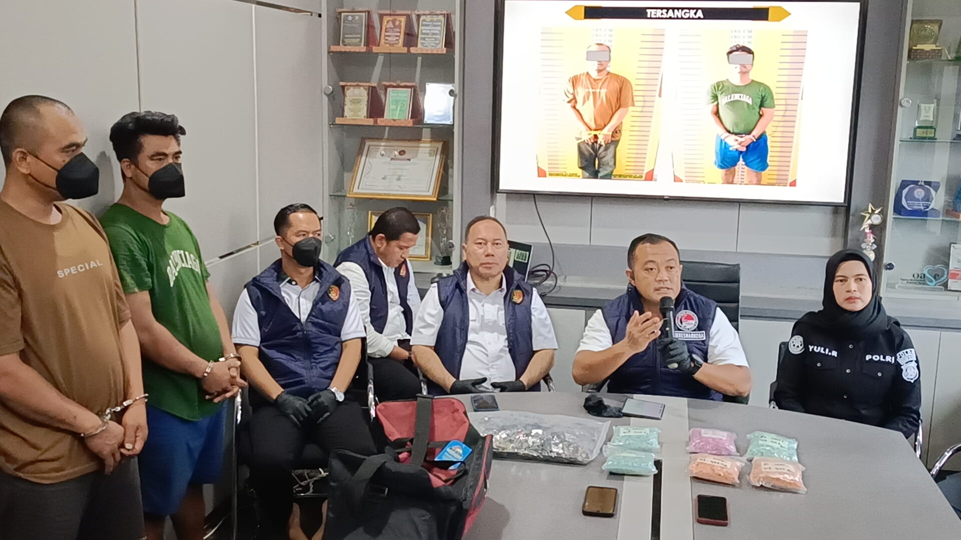 Direktur Reserse Narkoba Polda Sumsel, Kombes Pol Yulian Perdana saat konferensi pers dengan awak media, Kamis (24/6/26).Fhoto: Suherman 