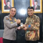 Kapolda Sumsel, Irjen Pol Sandi Nugroho, dan Direktur Utama PT Pusri, Maryono. Fhoto: Istimewa