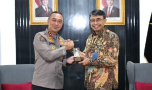 Kapolda Sumsel, Irjen Pol Sandi Nugroho, dan Direktur Utama PT Pusri, Maryono. Fhoto: Istimewa
