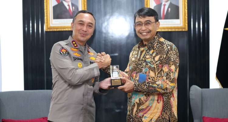 Kapolda Sumsel, Irjen Pol Sandi Nugroho, dan Direktur Utama PT Pusri, Maryono. Fhoto: Istimewa