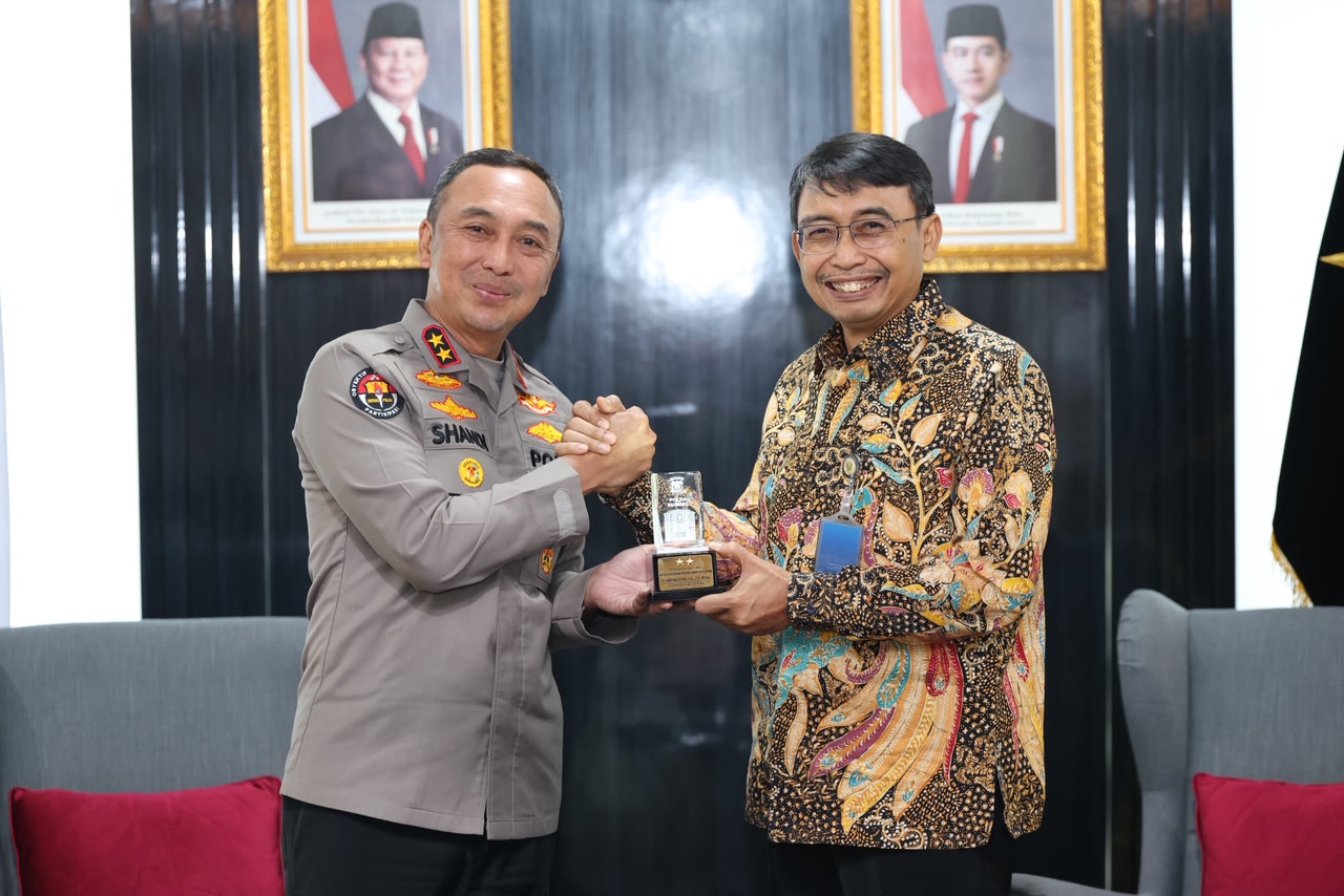 Kapolda Sumsel, Irjen Pol Sandi Nugroho, dan Direktur Utama PT Pusri, Maryono. Fhoto: Istimewa