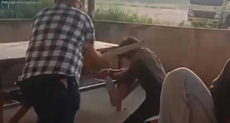 Potongan video Pengusaha Galian C bernama Ajun, saat melakukan pemukulan terhadap sopir, Sabtu (6/6/26). Fhoto: Istimewa