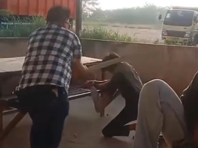 Potongan video Pengusaha Galian C bernama Ajun, saat melakukan pemukulan terhadap sopir, Sabtu (6/6/26). Fhoto: Istimewa