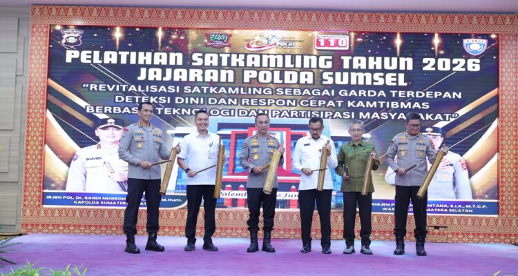 Kapolda Sumsel Irjen Pol Sandi Nugroho dan PJU serta tokoh masyarakat, saat membuka pelatihan Satkamling tahun 2026. Fhoto : Istimewa