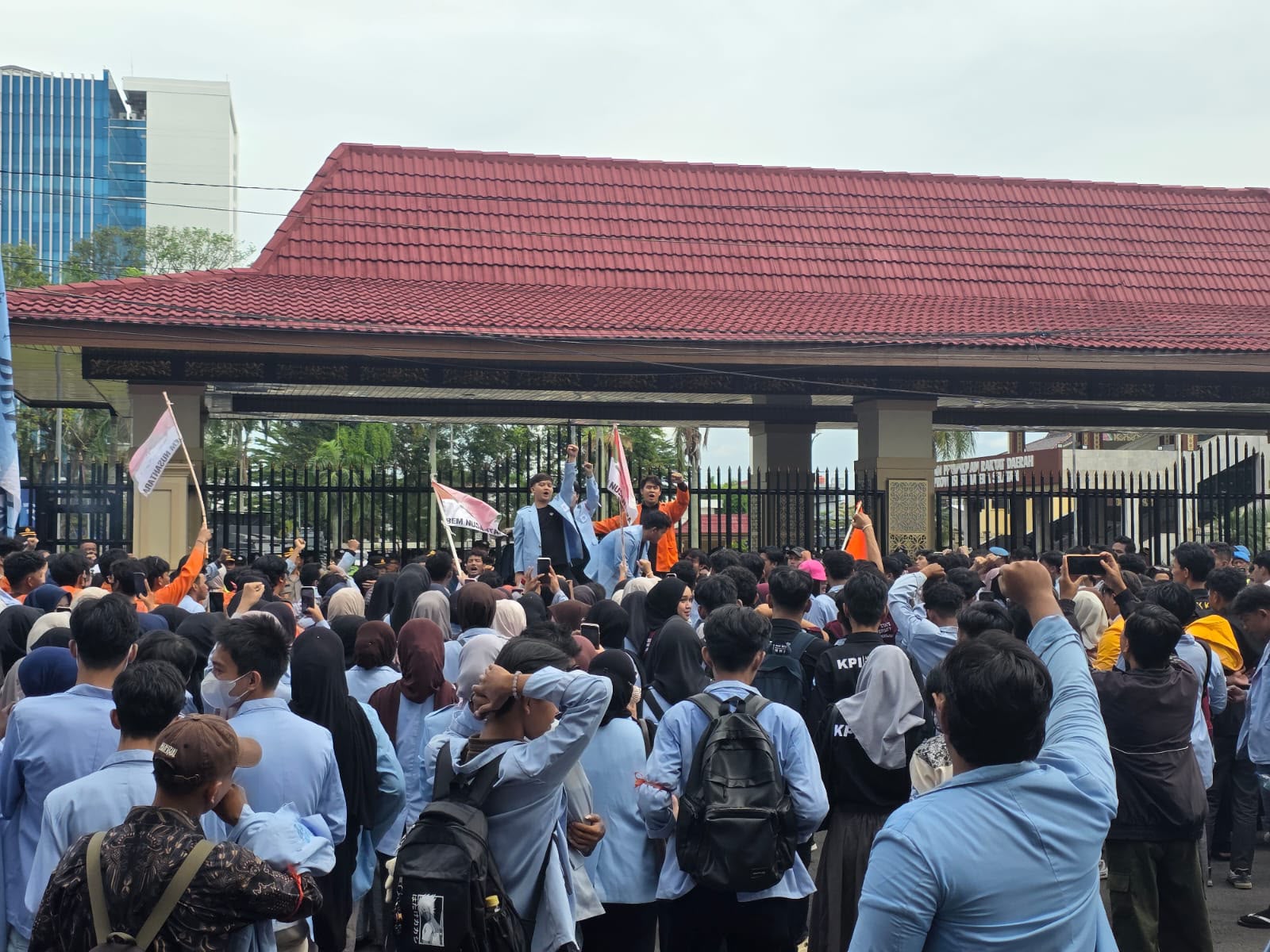 Demo Mahasiswa di Palembang berlangsung aman, tertib, dan damai, Senin (15/6/26).Fhoto: Istimewa 