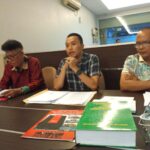 Kuasa Hukum PT Kuala Permai, Albert, SH, saat konferensi pers dengan awak media, Senin (15/6/26). Fhoto: Istimewa