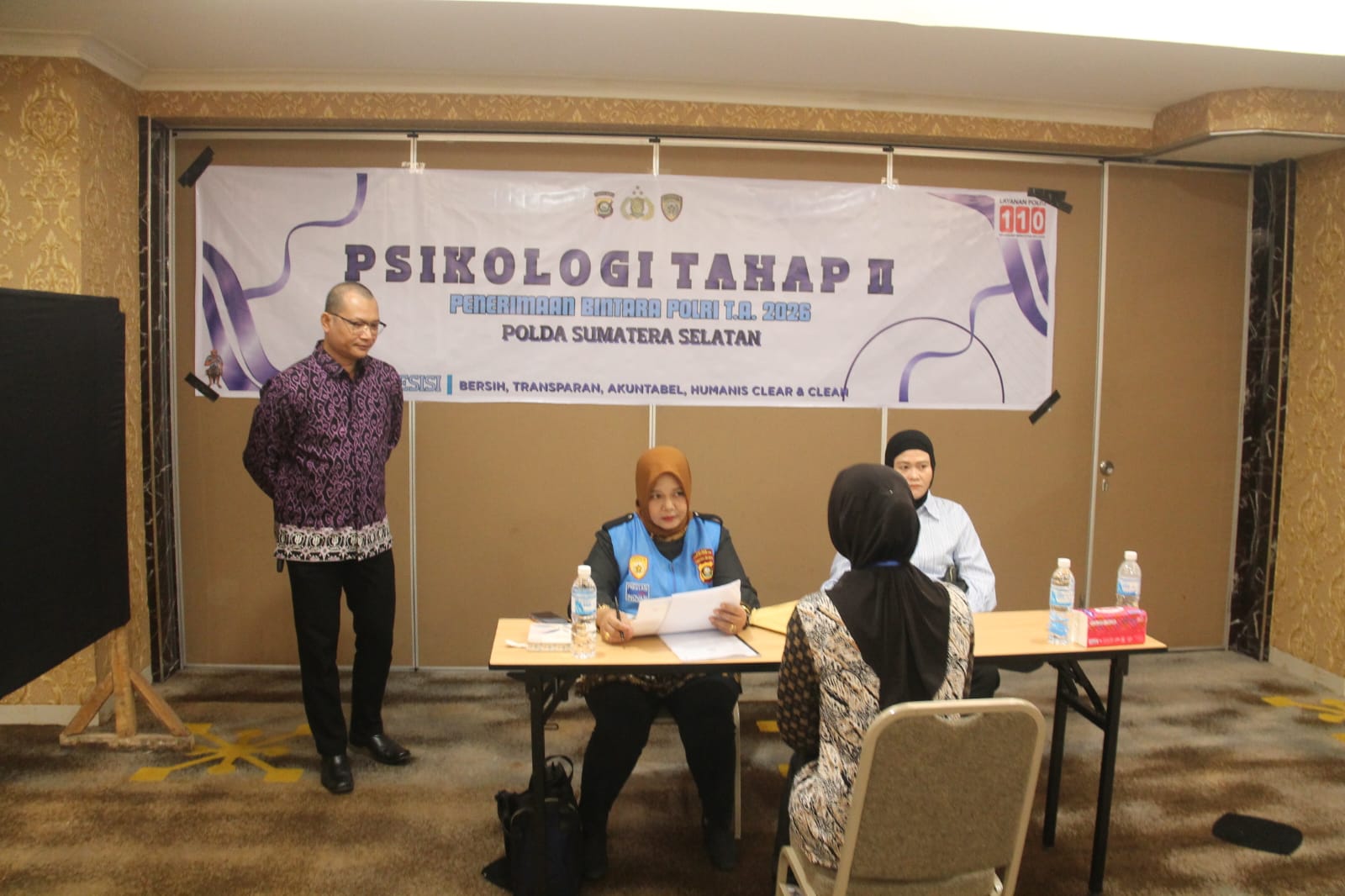Salah satu peserta calon polwan, sedang mengikuti tes Psikologi tahap II, Rabu (17/6/26). Fhoto: Istimewa