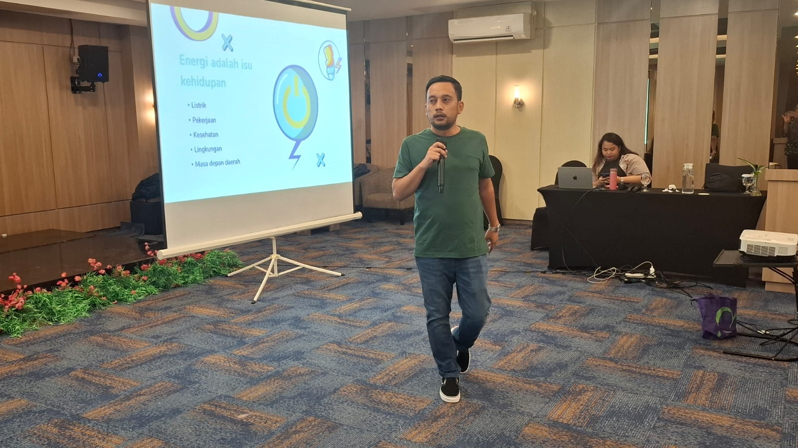 Mantan Ketua AJI Palembang sekaligus Jurnalis RMOL Sumsel, Fajar Wiko, memberikan resep rahasia kepada peserta lokakarya, Kamis (18/6/26).Fhoto: Istimewa 