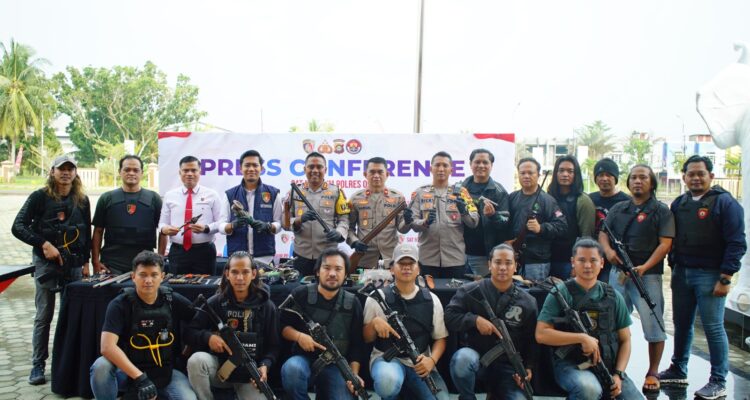 Kapolres OKI, AKBP Eko Rubiyanto, S.H., S.I.K., M.H., didampingi PJU Polres OKI dan Tim Pidum Satreskrim Polres OKI, saat menggelar konferensi pers, Senin (22/6/26). Fhoto: Istimewa