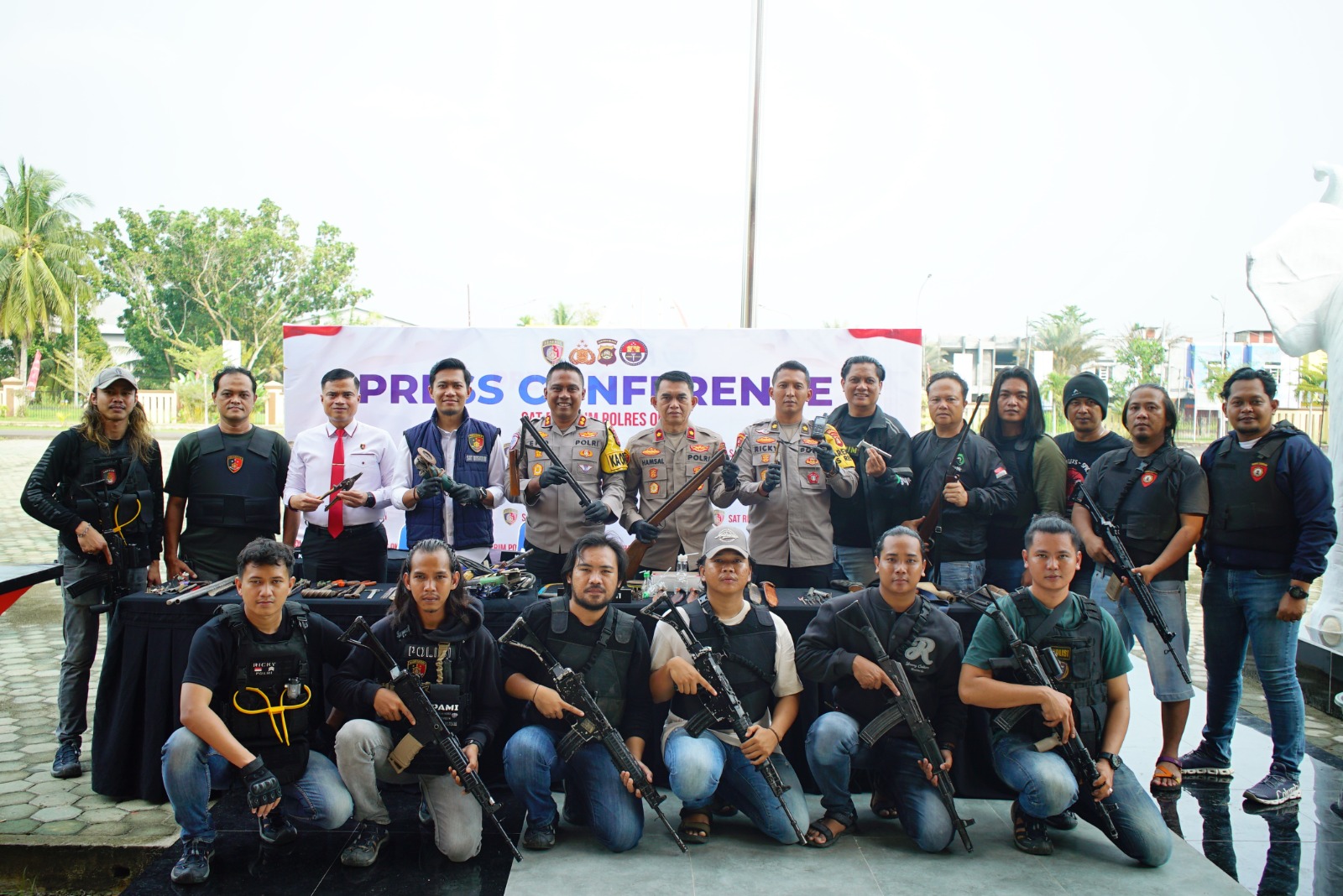 Kapolres OKI, AKBP Eko Rubiyanto, S.H., S.I.K., M.H., didampingi PJU Polres OKI dan Tim Pidum Satreskrim Polres OKI, saat menggelar konferensi pers, Senin (22/6/26). Fhoto: Istimewa