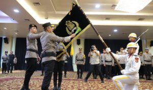 Kapolda Sumsel, Irjen Pol Sandi Nugroho, memimpin Proses Sakral Pencucian Pataka, Kamis (25/6/26). Fhoto: Istimewa